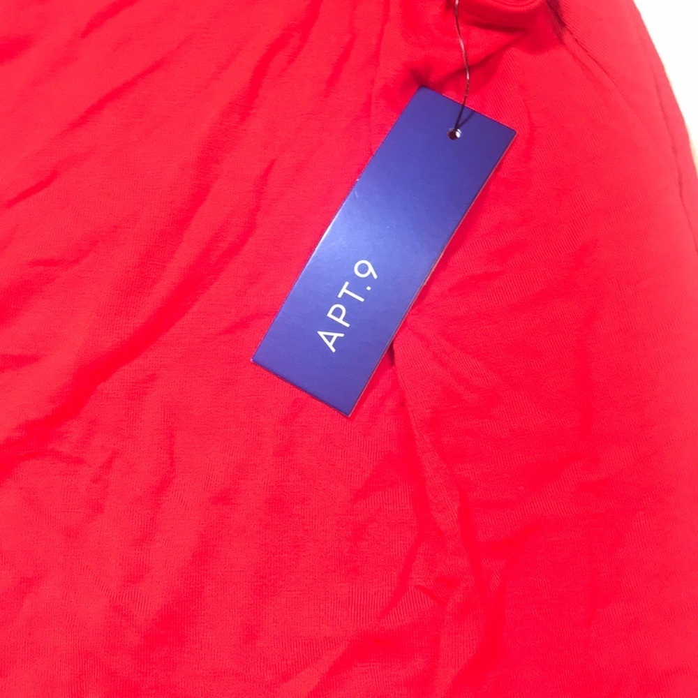 Red top - Picture 5 of 5